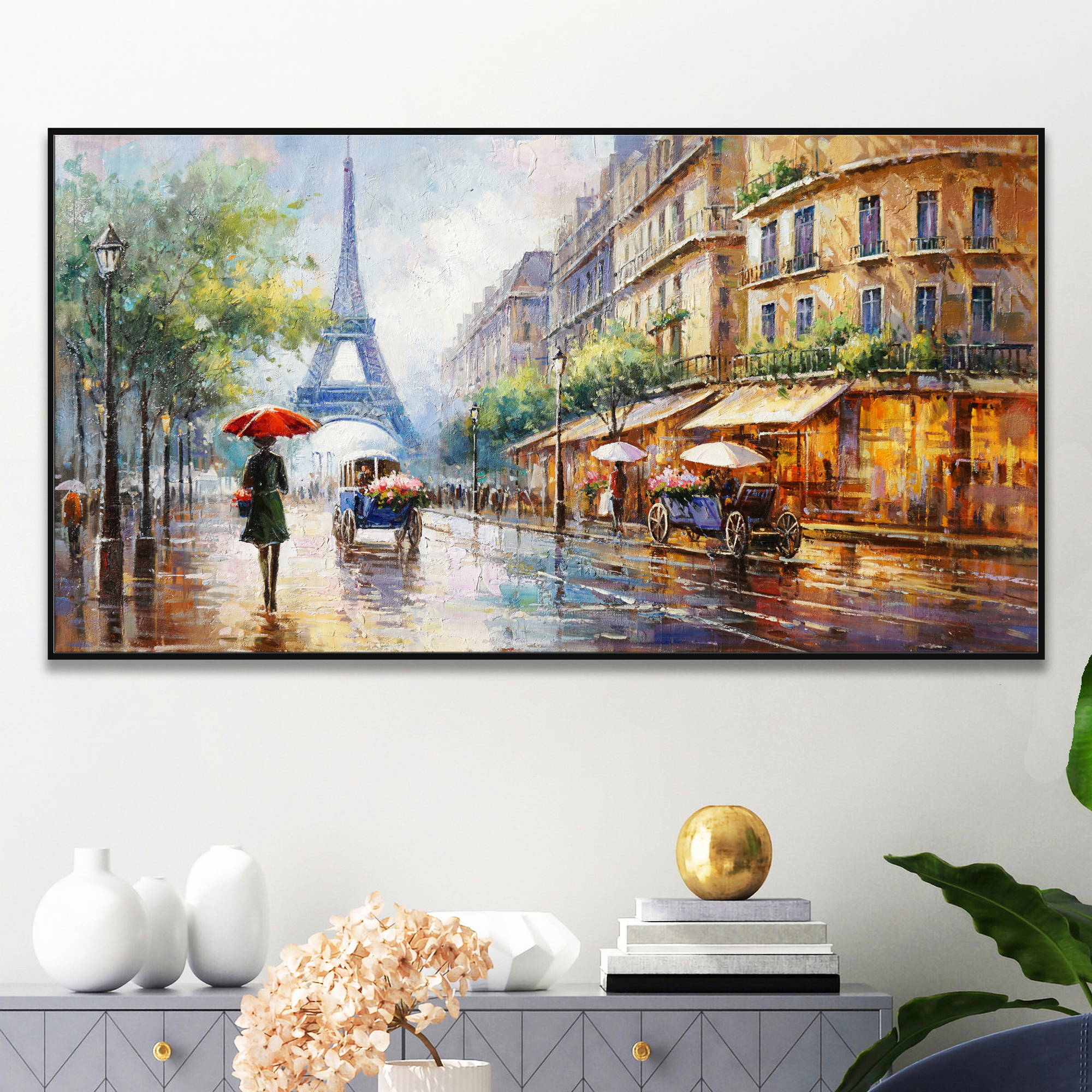 Quadro vivace di una strada di Parigi con pioggia, persone, e la Torre Eiffel sullo sfondo