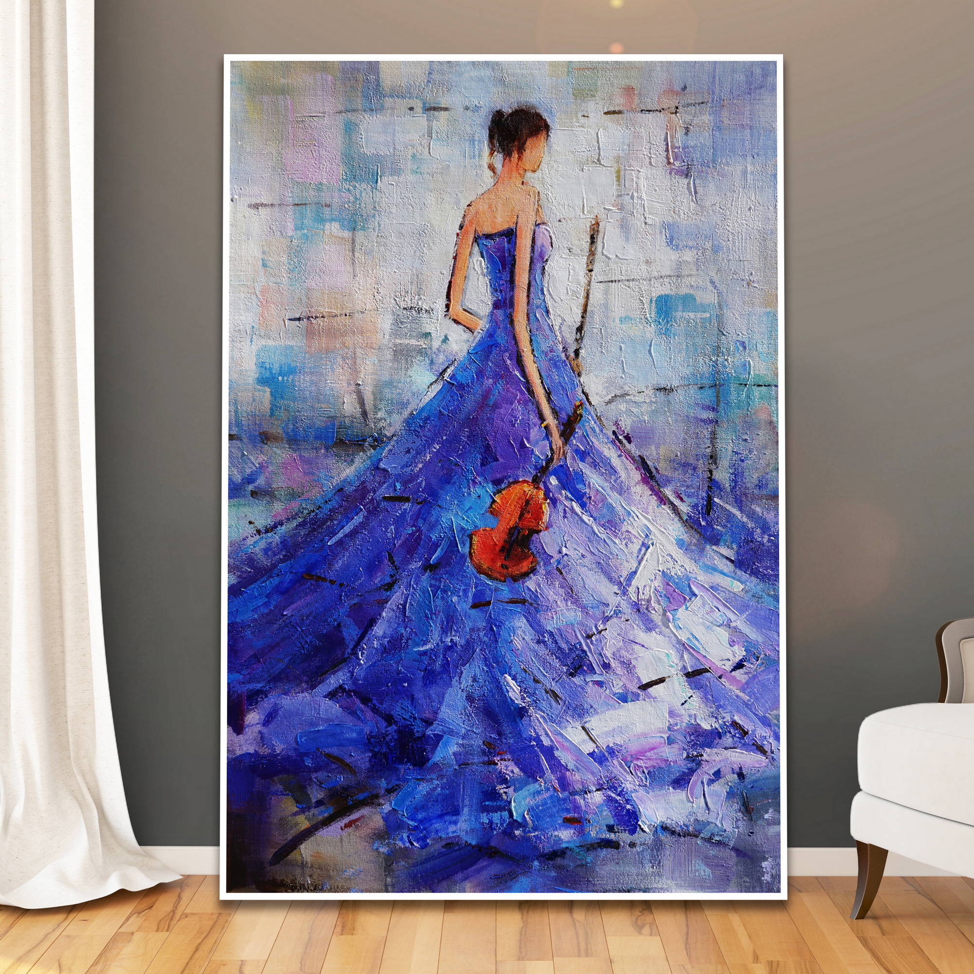 Dipinto astratto di donna in abito elegante viola con violino