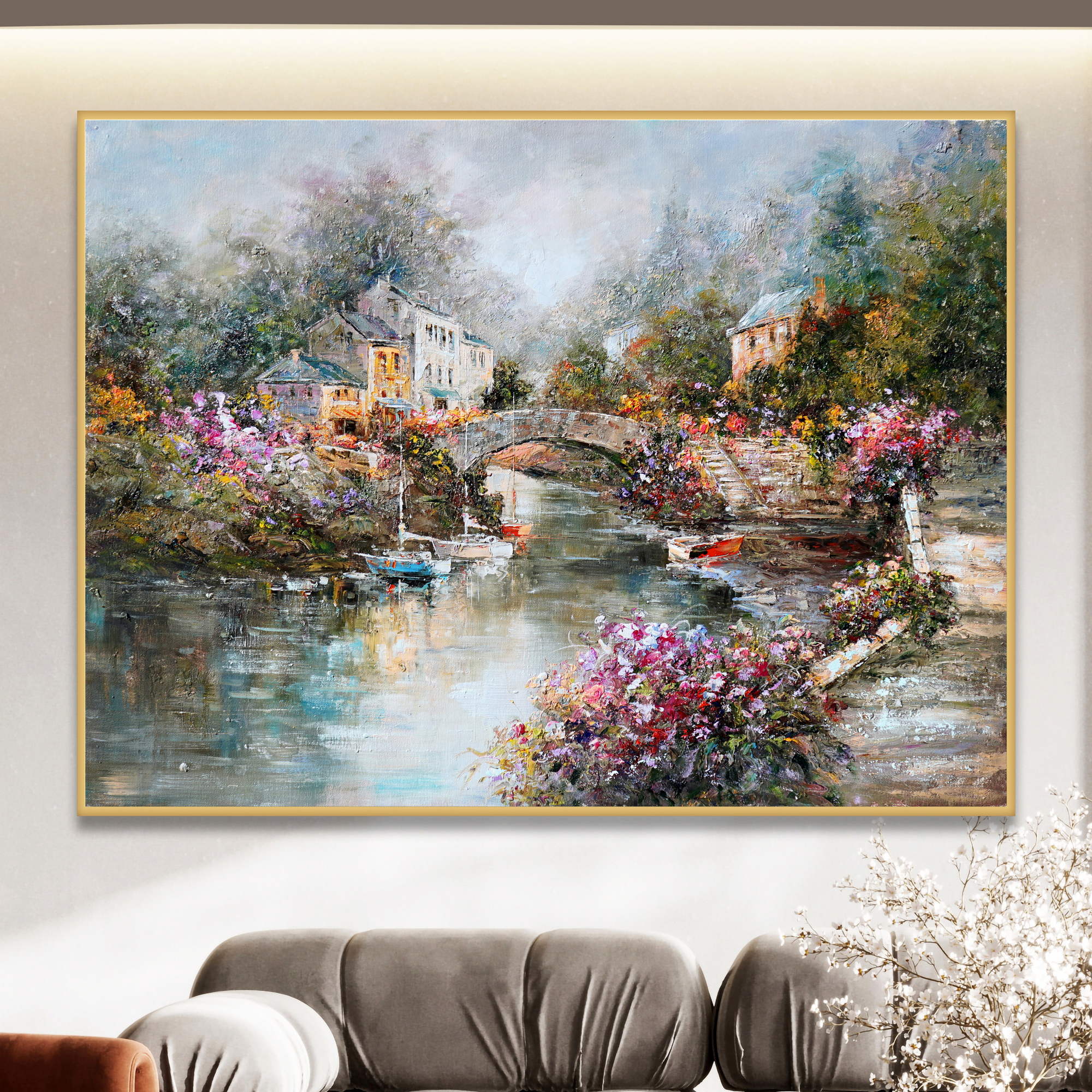 Dipinto di un biccolo borgo antico attraversato da un fiume e circondato da  fiori