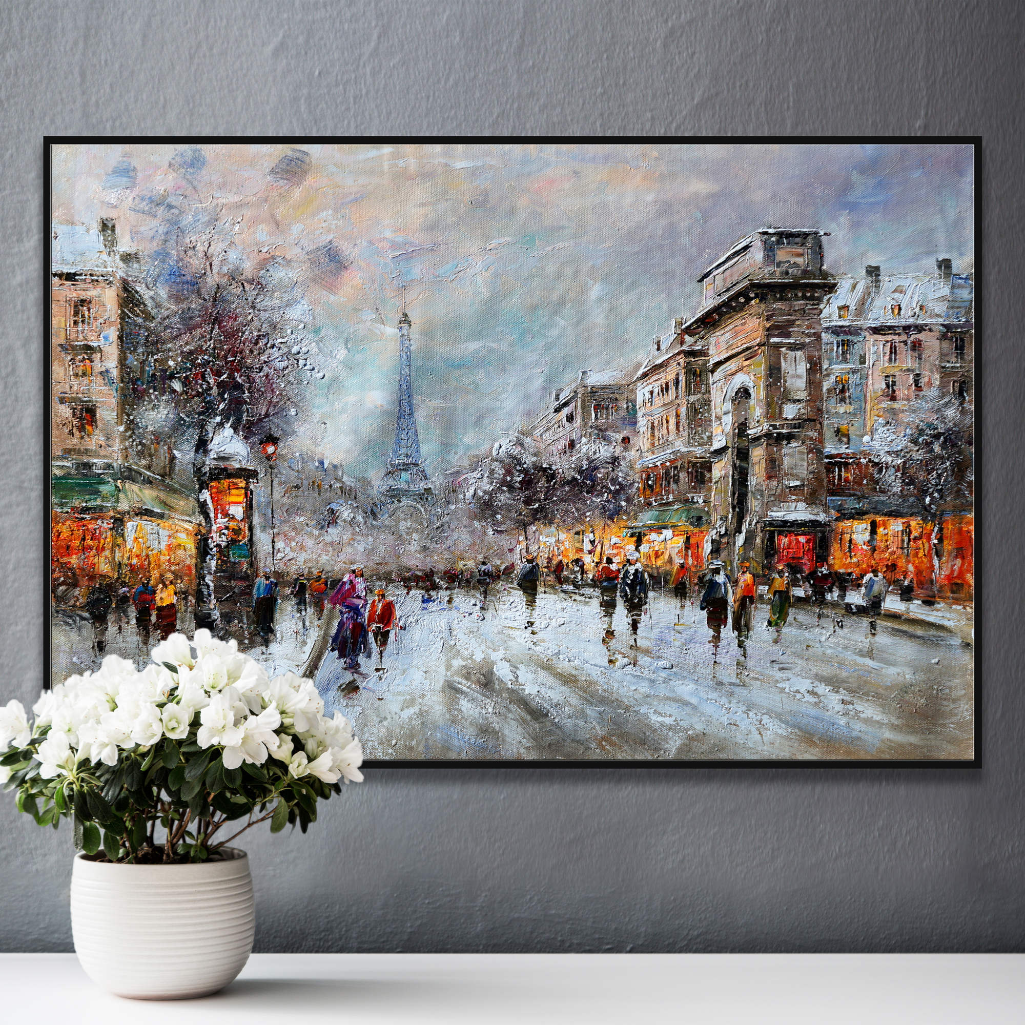 Dipinto di una strada innevata a Parigi con persone e la Torre Eiffel in lontananza